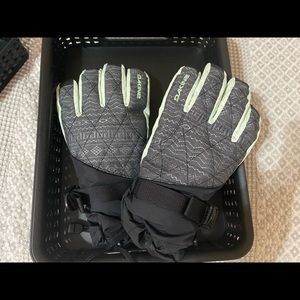 Snowboarding gloves